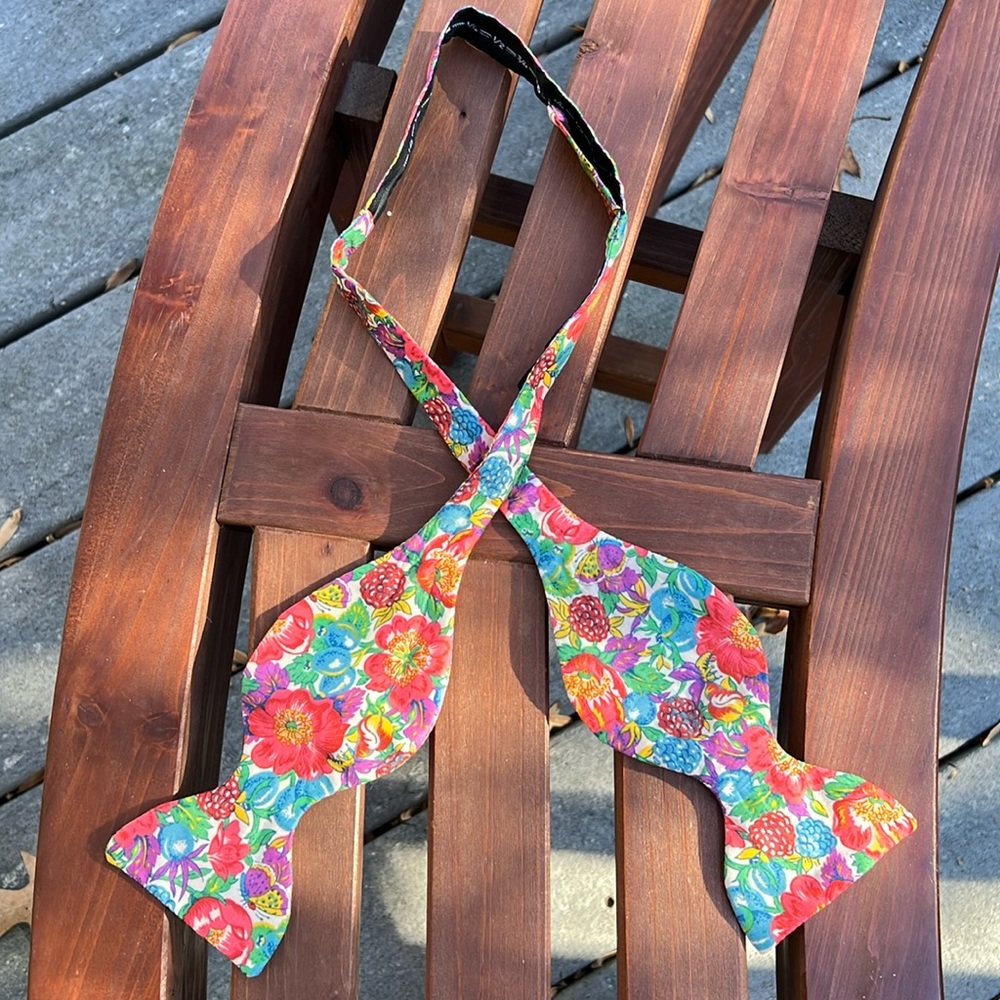 Floral bow tie